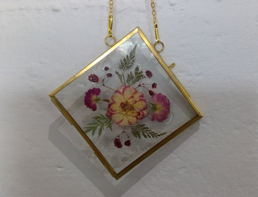 Hanging Floral Frames - Magenta Bouquet